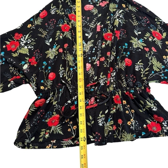 EXPRESS BLACK FLORAL CRINKLE GAUZE CINCH DRAWSTRING OPEN FRONT KIMONO TOP M - Picture 10 of 17